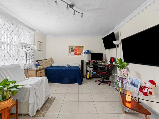 4 of 25 - 1655 W 44th Place #448, Hialeah, FL