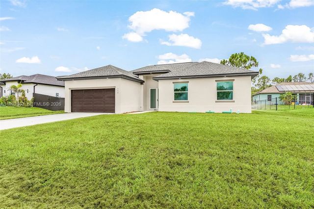 748 748 Chestnut Street E, Lehigh Acres