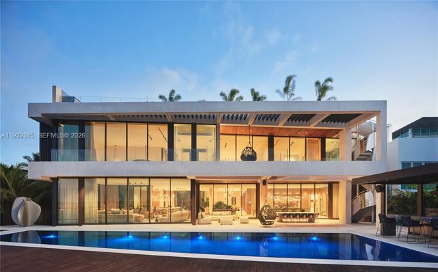 1413 N Venetian Way, Miami