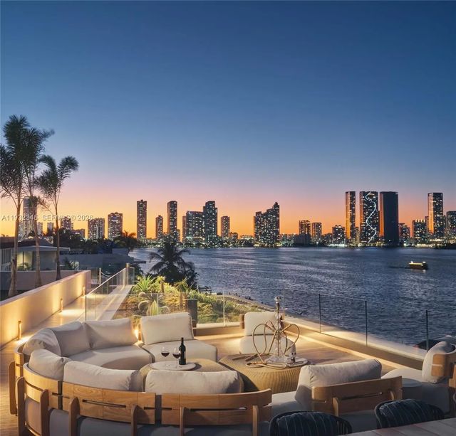 3 of 68 - 1413 N Venetian Way, Miami, FL