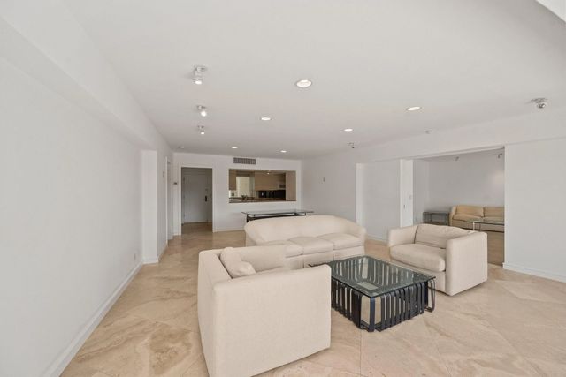3 of 25 - 369 S Lake Drive #2e, Palm Beach, FL