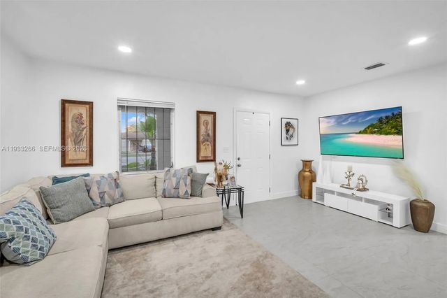 5 of 21 - 14140 Ne 10th Avenue, North Miami, FL