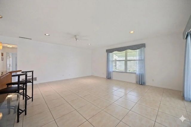2 of 27 - 275 High Point Court #d, Boynton Beach, FL