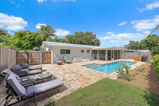 367 W Riverside Drive, Tequesta