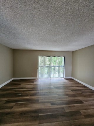 Photo of Listing #R11148857