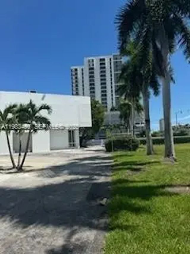 3620 Ne Miami Place, Miami