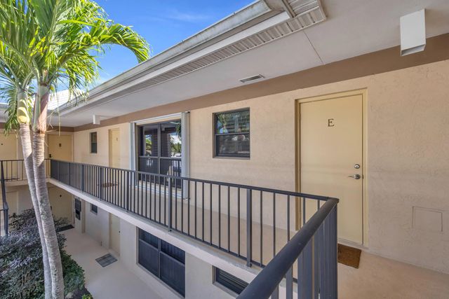 2 of 27 - 4 Se Turtle Creek Drive #e, Jupiter, FL