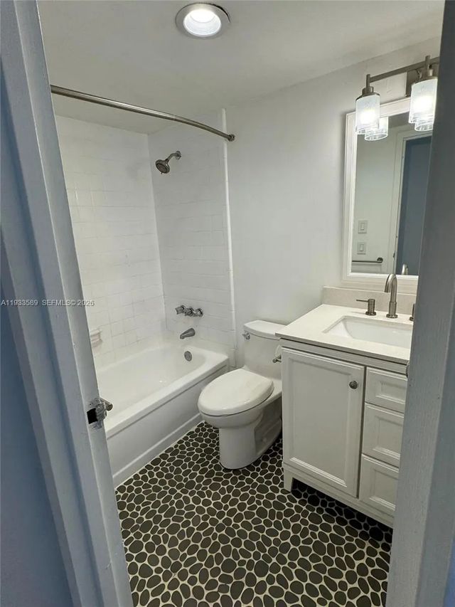 4 of 26 - 1600 Se 15th Street #607, Fort Lauderdale, FL