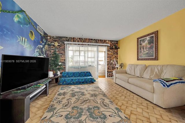 3 of 30 - 12027 S Greenway Circle #206, Royal Palm Beach, FL
