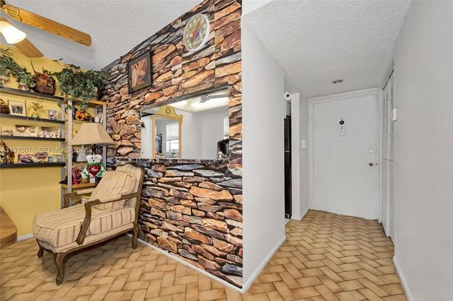 4 of 30 - 12027 S Greenway Circle #206, Royal Palm Beach, FL