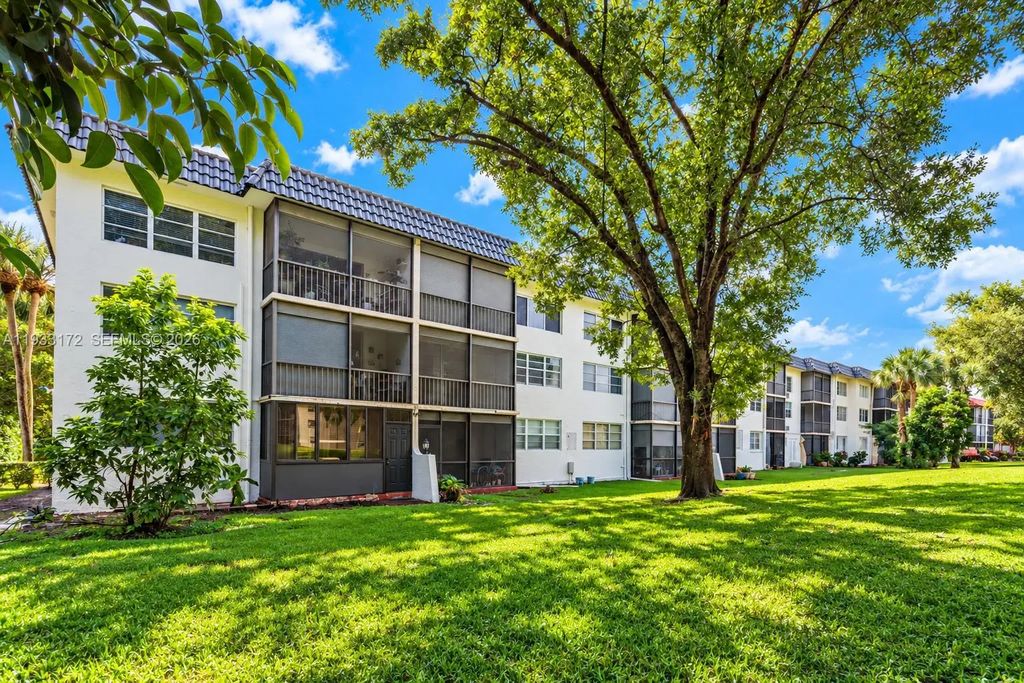 8901 S Hollybrook Boulevard #303, Pembroke Pines