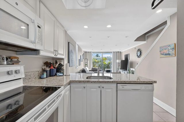 2 of 27 - 1531 Se 15th #6, Fort Lauderdale, FL