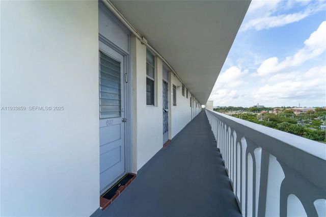 5 of 25 - 2855 Leonard Drive #h607, Aventura, FL