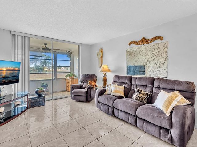 3 of 50 - 9041 Sunrise Lakes Boulevard #113, Sunrise, FL