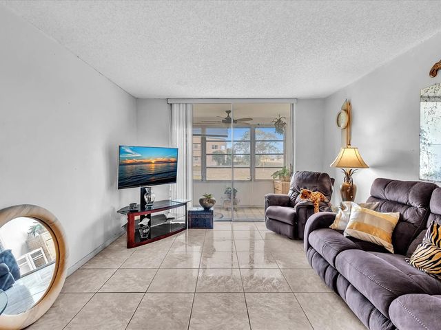 4 of 50 - 9041 Sunrise Lakes Boulevard #113, Sunrise, FL