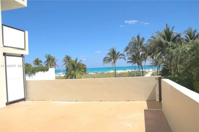 2 of 30 - 1623 Collins Avenue #218, Miami Beach, FL