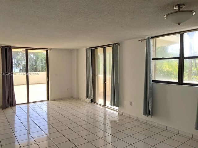 5 of 30 - 1623 Collins Avenue #218, Miami Beach, FL