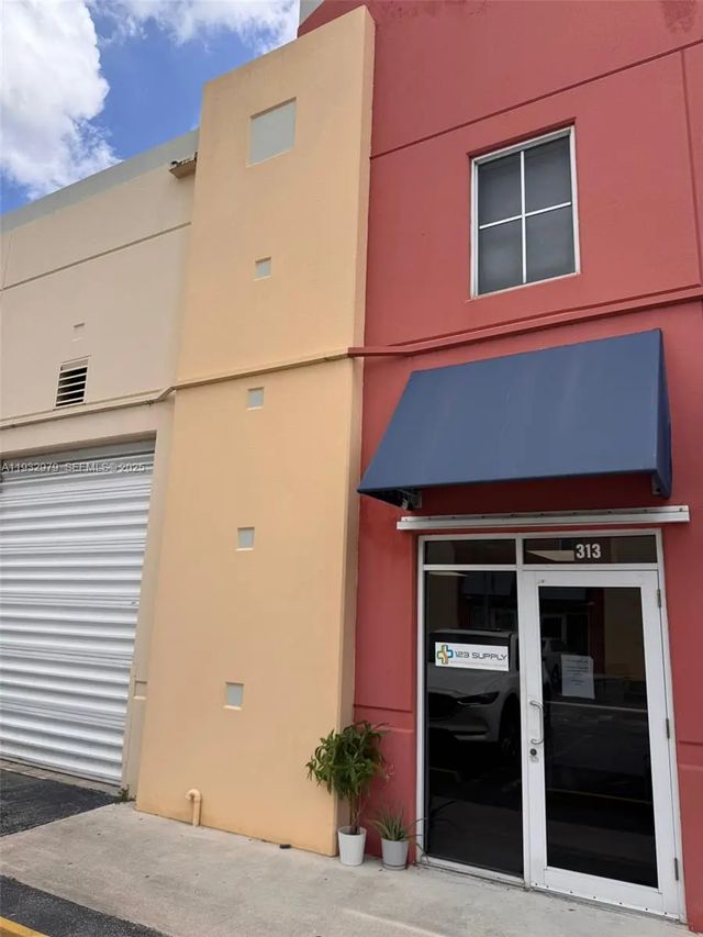 6020 Nw 99th Avenue #203, Doral