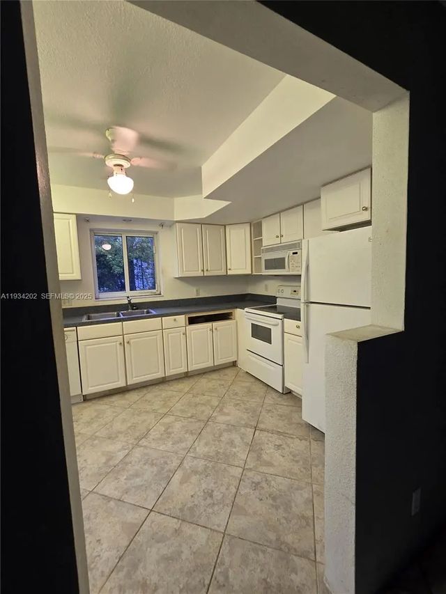 5 of 25 - 3201 Se 12th Street #b3, Pompano Beach, FL