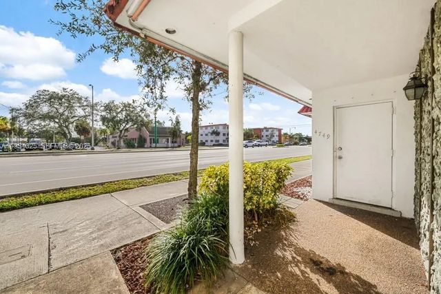 2 of 16 - 4749 Hollywood Boulevard, Hollywood, FL