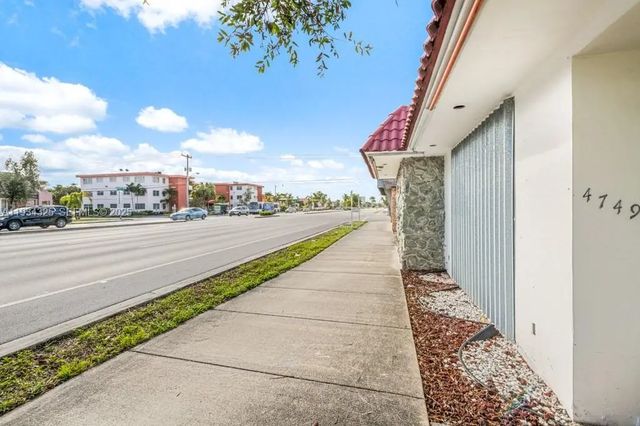 3 of 16 - 4749 Hollywood Boulevard, Hollywood, FL