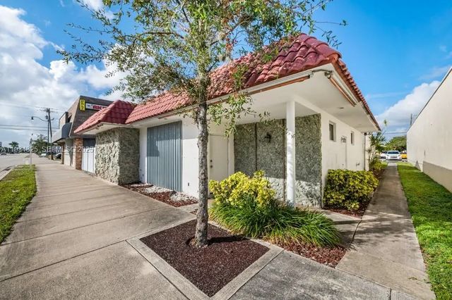 4 of 16 - 4749 Hollywood Boulevard, Hollywood, FL