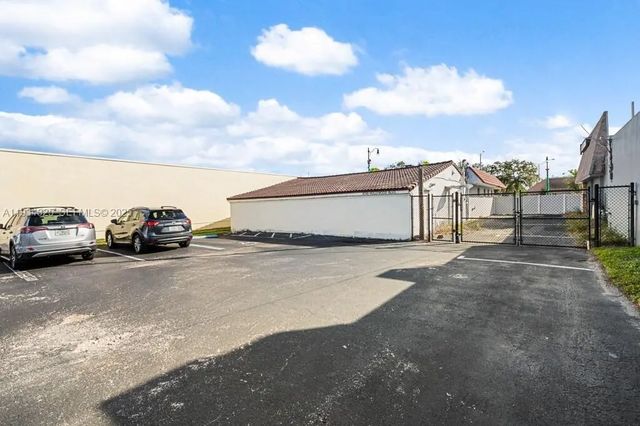 5 of 16 - 4749 Hollywood Boulevard, Hollywood, FL