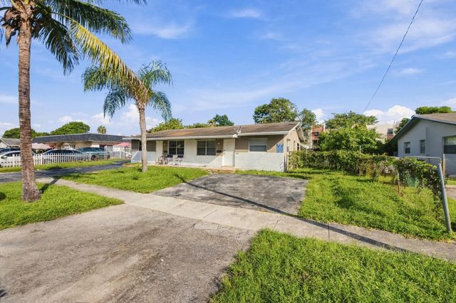 5401 - 5405 - 5405 17th Court, Lauderhill