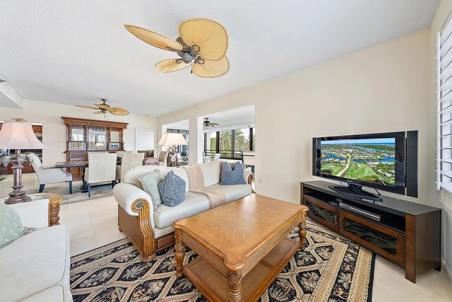 5 of 31 - 926 Oak Harbour Drive, Juno Beach, FL