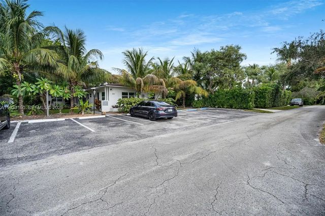 4 of 28 - 859 Ne 90th Street, Miami, FL