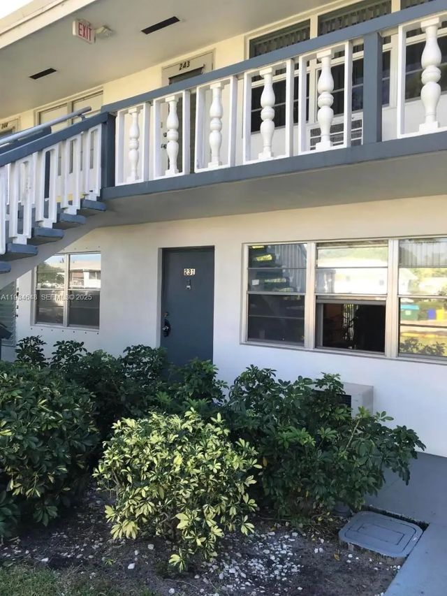 2 of 12 - 243 Sheffield J #243, West Palm Beach, FL