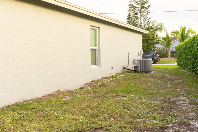 5 of 16 - 2325 Se Calcutta Circle, Port St. Lucie, FL