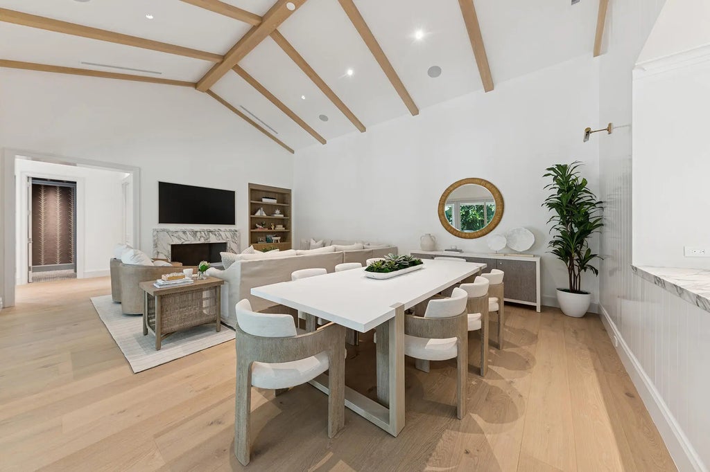 232 La Puerta Way, Palm Beach