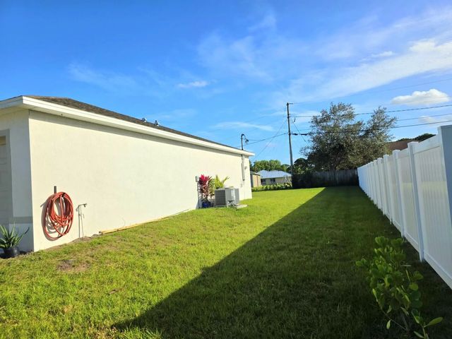 5 of 43 - 2772 Se Garfield Avenue, Port St. Lucie, FL
