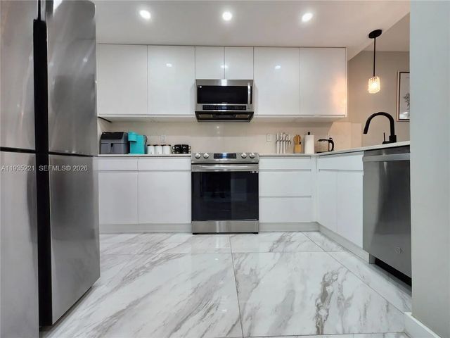 2 of 32 - 3725 S Ocean Drive #425, Hollywood, FL