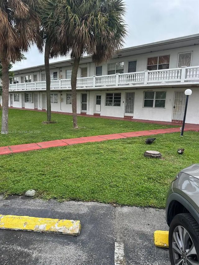 65 Ne 202nd Terrace #q27, Miami Gardens