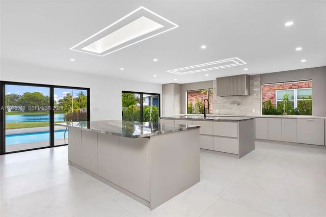 2 of 23 - 18735 Ne 18th Avenue, Miami, FL