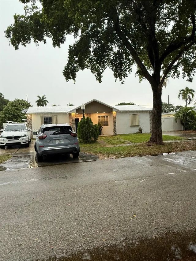 1031 Ne 142nd Street, North Miami