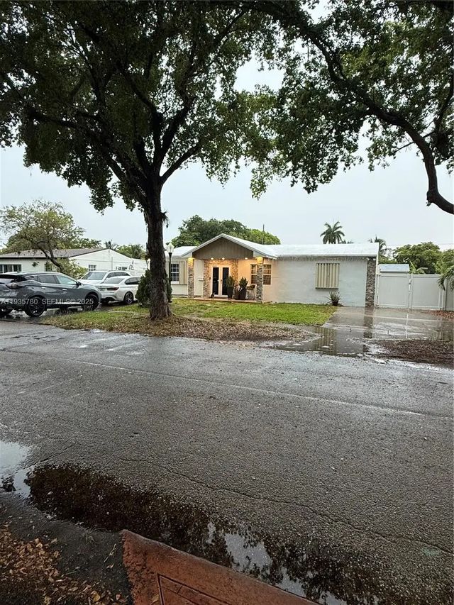 2 of 32 - 1031 Ne 142nd Street, North Miami, FL
