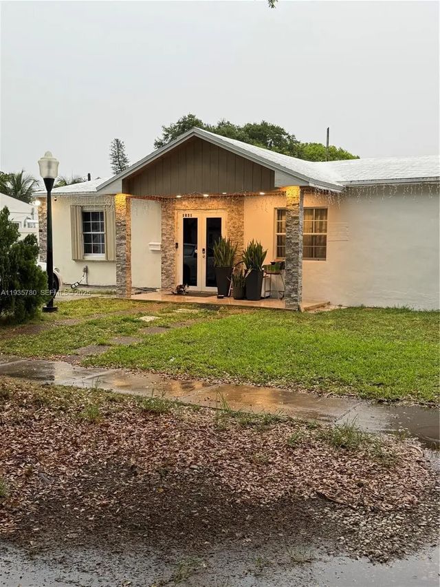 4 of 32 - 1031 Ne 142nd Street, North Miami, FL