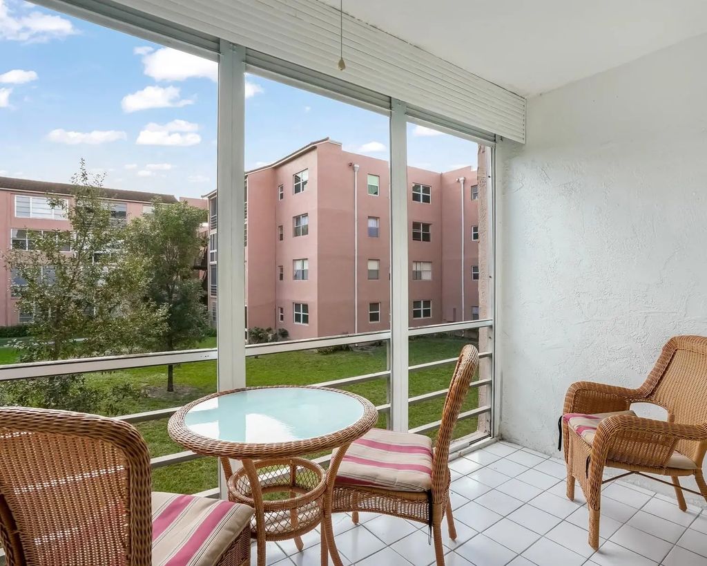 2851 Somerset Drive #205, Lauderdale Lakes