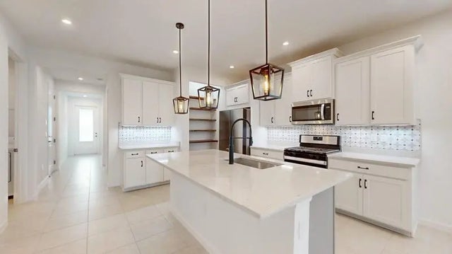 Photo of Listing #R11150046