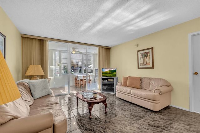 5 of 25 - 4850 Nw 29th Court #221, Lauderdale Lakes, FL