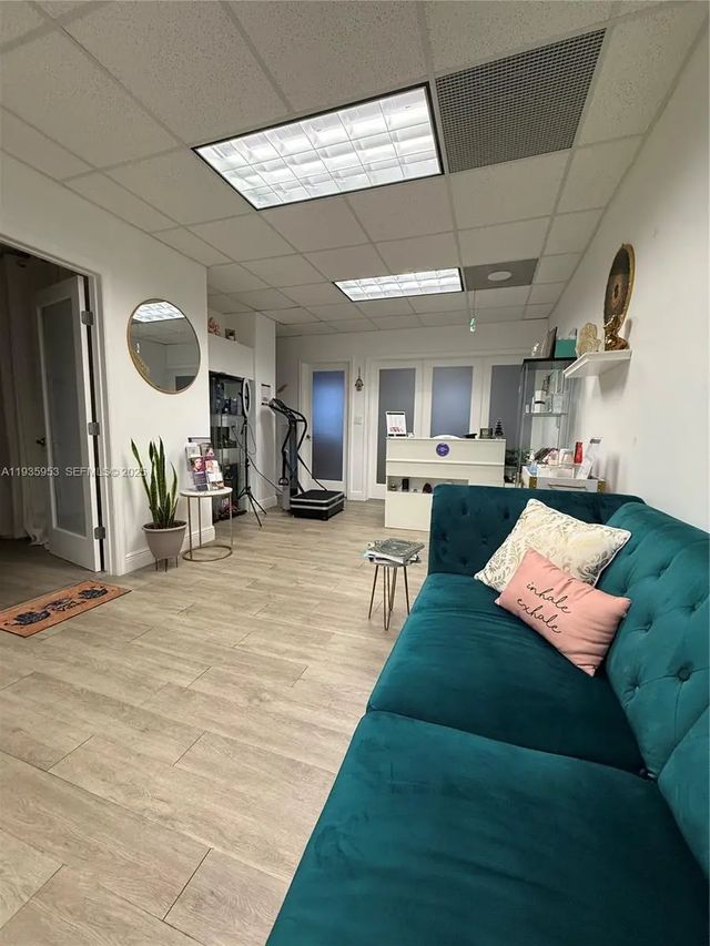 5 of 12 - 717 Ponce De Leon Boulevard #206, Coral Gables, FL