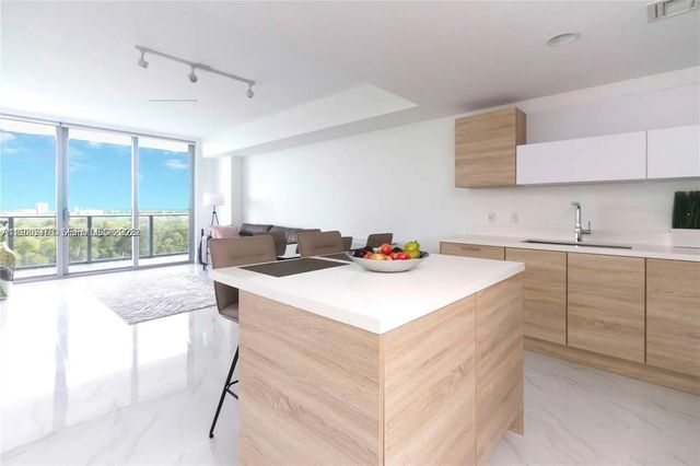 16385 Biscayne Boulevard #719, North Miami Beach
