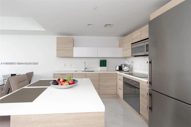 3 of 45 - 16385 Biscayne Boulevard #719, North Miami Beach, FL