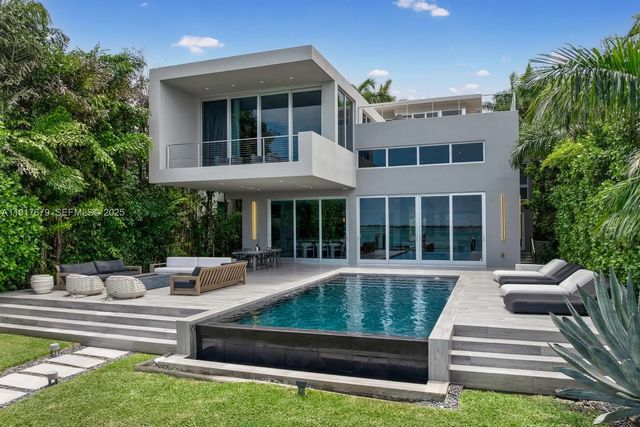 5 of 56 - 1379 N Venetian Way, Miami, FL