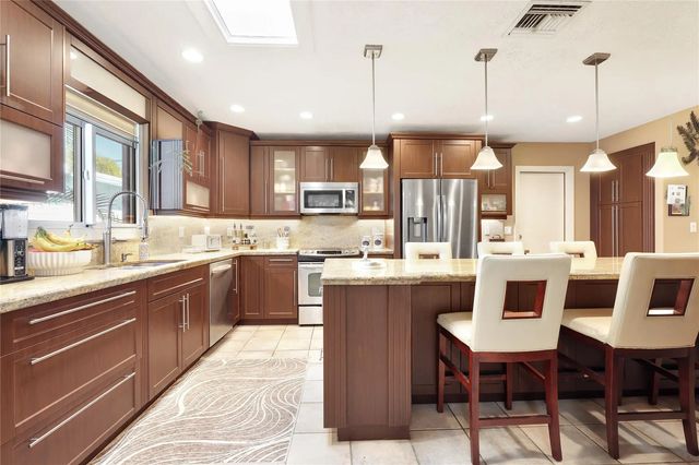 4 of 32 - 4631 Sw 30th Way, Fort Lauderdale, FL