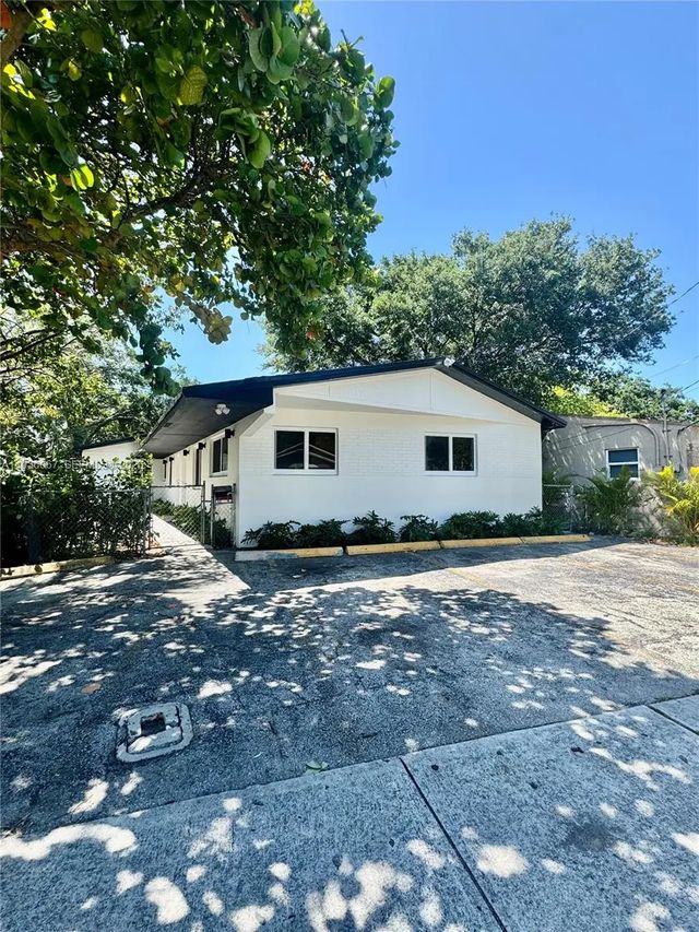 2 of 38 - 111 Nw 7th Avenue, Dania Beach, FL