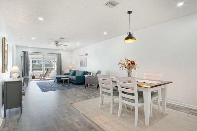 5 of 25 - 1203 S Lakes End Drive #e-2, Fort Pierce, FL